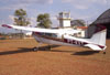 Cessna 180B, PT-KXT, do comandante Costa, usado para o lanamento e pra-quedistas.