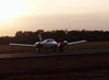Piper/Embraer EMB-810D, Seneca III, PT-VAI, estacionado ao lado da taxiway que liga o ptio ao hangar do Aero-clube de Araraquara. (28/07/2006)