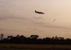 Piper PA-34-200 Seneca, da EJ, se aproximando para o pouso. (28/07/2006)