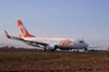 Boeing 737-76N, PR-GID, da Gol, ex-N745AL, da Aloha Airlines, taxiando em direo ao ptio. (28/07/2006)