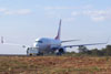 Boeing 737-76N, PR-GID, da Gol, ex-N745AL, da Aloha Airlines, sendo empurrado pelo Push Back no ptio. (28/07/2006)