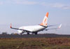 Boeing 737-76N, PR-GID, da Gol, ex-N745AL, da Aloha Airlines, taxiando em direo a pista de pousos e decolagens. (28/07/2006)