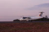 ATR-42-300, PT-MFU, da Pantanal, taxiando em direção à pista de pousos e decolagens. (28/07/2006)