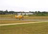 Piper PA-25-260 Pawnee, PT-WCP, realizando toque arremetida na pista de aeromodelismo. (2007) Foto: AFAC.