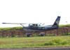 Cessna 152 II, PT-WQQ, da EJ Escola de Aviao Civil, correndo para decolar. A cauda desta aeronave tem uma pintura diferente no lado esquerdo porque ela  utilizada exclusivamente para treinar os pilotos do Curso de Cincias Aeronuticas da ITE de Bauru. (04/11/2006)
