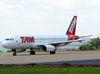 Airbus A320-232, PT-MZW, da TAM. (04/11/2011)