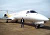 Comandante Felcio Filho em frente ao Embraer ERJ 145EU, PR-PSG, da Passaredo. (10/07/2009)