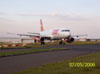 Airbus 320-232 (PR-MAE), taxiando em frente ao Centro Tecnolgico da TAM.