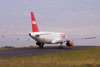 Airbus 320-232 (PR-MAE), da TAM, taxiando em direo a pista.