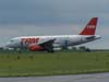 Airbus A319-132, PR-MAL, da TAM, taxiando em direo a cabeceira 02. (12/10/2006)