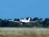 Piper/Embraer EMB-712 Tupi, PT-NXW, da Mariano Escola de Aviao, se aproximando para o pouso. (28/01/2007)