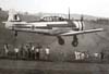 North American T-6, com as cores da antiga Esquadrilha da Fumaa, decolando no antigo aeroporto da cidade. (1972) - Foto: Srgio Cardoso