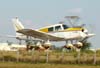 Passagem rasante  pista do Piper PA-28 Cherokee 140, PT-JZK, do Aeroclube de Bragana Paulista.