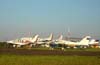 Aeronaves estacionadas no ptio do aeroporto de Bauru. (26/04/2008) Foto: Joo Thiago Domingues