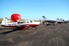 Aeronaves estacionadas no ptio de exposio.