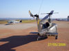 Viso anterior do Bell UH-1H Iroquois da FAB. A esquerda, um Beechcraft Bonanza V35-B, PT-JNI, taxiando no ptio Delta.