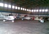Aeronaves em um dos hangares do Aeroclube de Campinas. (12/04/2011) Foto: Srgio Cardoso.