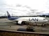 Boeing 767-316ER, CC-CZW, da LAN Chile. (01/2007) Foto: Murilo Basseto.