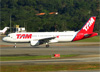 Airbus A320-214, PR-MHD, da TAM. (04/07/2013)