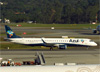 Embraer 195AR, PR-AYP, da Azul. (04/07/2013)