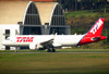 Airbus A320-214 (SL), PR-MYY, da TAM. (04/07/2013)