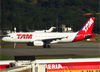 Airbus A320-232, PT-MZL, da TAM. (04/07/2013)