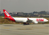 Airbus A330-223, PT-MVA, da TAM. (28/08/2013)