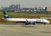 Embraer 195AR, PR-AXN, da Azul. (28/08/2013)