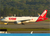 Airbus A320-214, PR-MHU, da TAM. (28/08/2013)