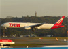 Boeing 777-32WER, PT-MUA, da TAM. (28/08/2013)