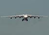 Antonov An-225 Mriya, UR-82060, da Antonov Airlines, se aproximando para pousar no aeroporto de Cumbica, em Guarulhos. Foto: Ademilton Junior. (14/02/2010)