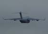 McDonnell Douglas C-17A Globemaster III, prefixo 60-0002, da US Air Force, durante a decolagem. (30/08/2007)