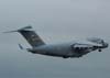 McDonnell Douglas C-17A Globemaster III, prefixo 60-0002, da US Air Force, durante a decolagem. (30/08/2007)