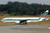 Boeing 777-243ER, EI-DBM, da Alitalia. (23/06/2009)