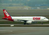 Airbus A320-232, PR-MBE, da TAM. (01/07/2011)