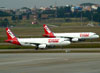 Airbus A320-232, PR-MAY, a esquerda, e PR-MAZ, da TAM. (01/07/2011)