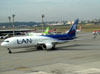 Boeing 767-316ER, CC-CWV, da LAN, taxiando no aeroporto de Cumbica, em Guarulhos (SP). (01/07/2011)