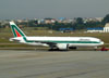 Boeing 777-243ER, EI-DDH, da Alitalia. (01/07/2011)