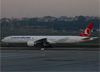 Boeing 777-3F2ER, TC-JJK, da Turkish Airlines. (07/08/2014)