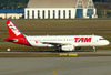 Airbus A320-232, PT-MZZ, da TAM. (09/07/2011)