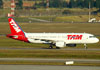Airbus A320-214, PR-MHR, da TAM. (09/07/2011)