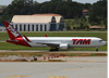 Boeing 767-316ER (WL), PT-MSW, da TAM. (10/12/2014)