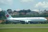 Boeing 767-333ER, C-FMWU, da Air Canada, durante o pouso. (11/12/2007)