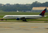 Boeing 767-432ER, N827MH, da Delta. (12/12/2012)