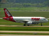 Airbus A319-132, PT-TMI, da TAM. (12/12/2012)