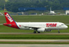 Airbus A320-232, PR-MBC, da TAM. (12/12/2012)