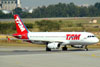 Airbus A320-232, PR-MBH, da TAM. (16/06/2011)