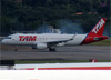 Airbus A320-214 (WL), PR-TYE, da TAM. (19/12/2013)