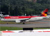 Airbus A320-214 (WL), PR-ONS, da Avianca Brasil. (19/12/2013)