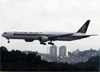 Boeing 777-312ER, 9V-SWE, da Singapore Airlines. (19/12/2013)